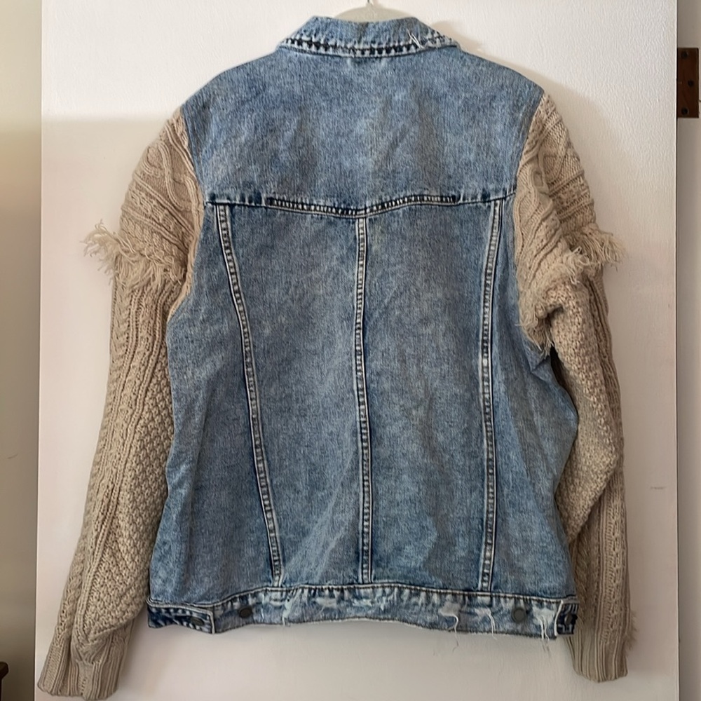 NWOT Blank NYC Large Distressed Denim Jean Jacket with Sweater Sleeves - Picture 2 of 10
